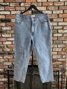 Everlane Curvy Cheeky Crop Jean